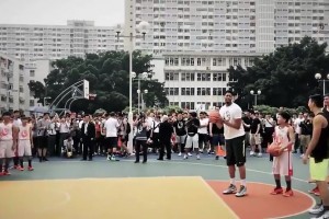 何时能再来？浓眉当年中国行玩得很开心啊！那时还满脸青涩~